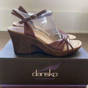 NIB NWT Dansko Leather Upper Wedge Open Toe Adjustable Sandal Sz EU 40 US 9.5-10